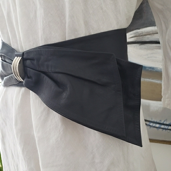 Gianni Versace | Leather Belt with Pewter Accent - Picture 4 of 14